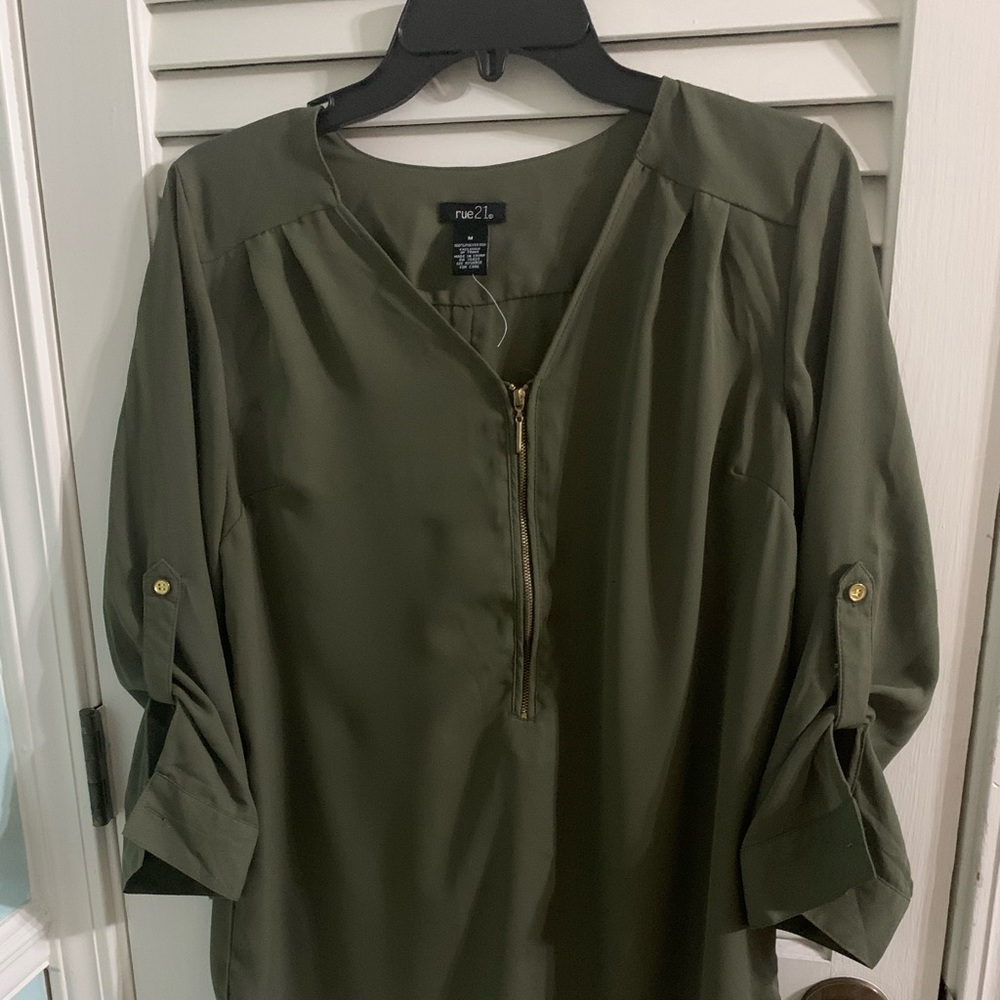 Rue 21 olive zippered blouse